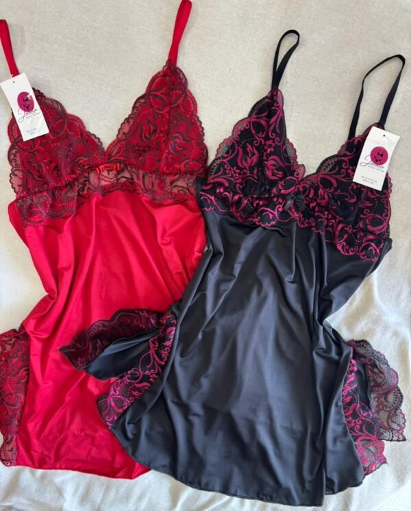 Camisola Sensual com Fendas Laterais e Renda Jucialle